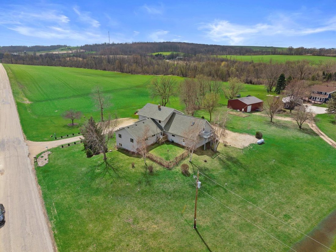 House in West Bend, Wisconsin, United States 1 - 17787351