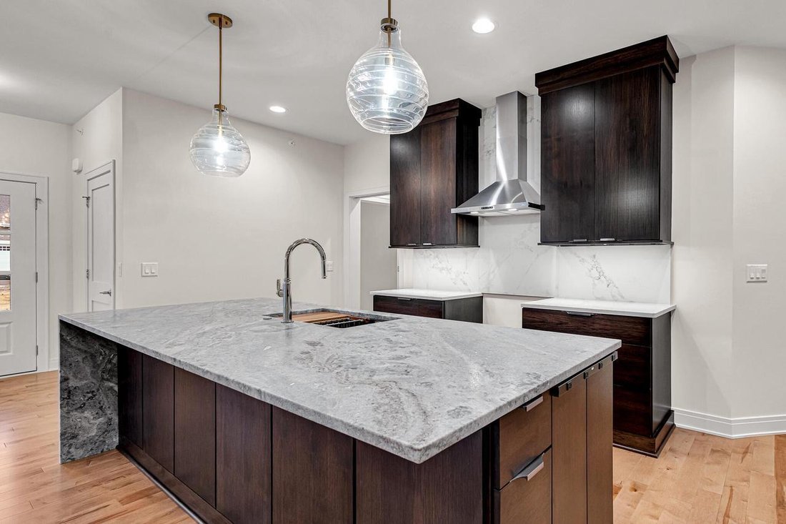 Condo in Brookfield, Wisconsin, United States 3 - 17786358