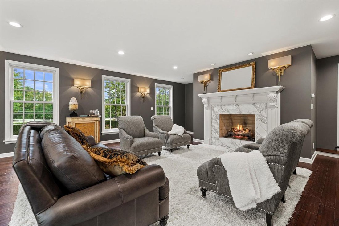 House in Thiensville, Wisconsin, United States 4 - 17787665