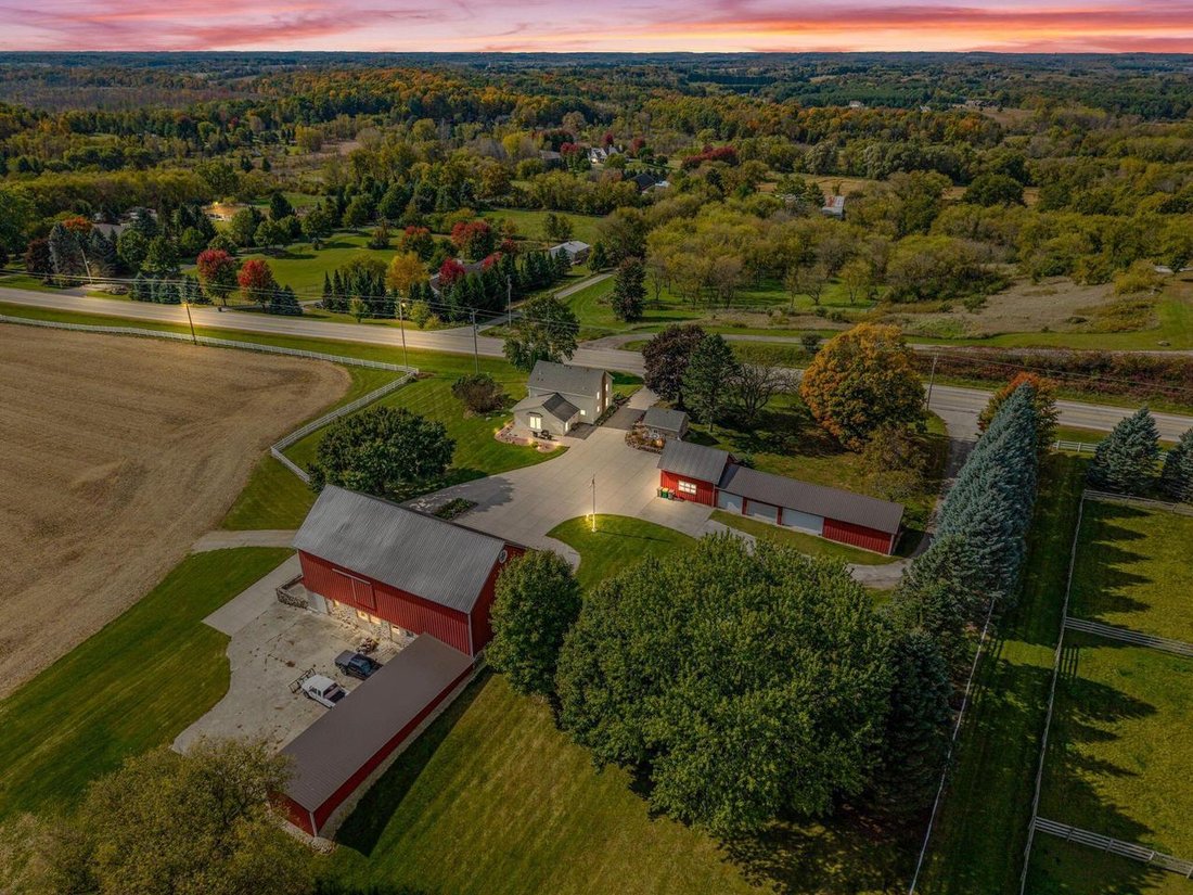 House in Hartford, Wisconsin, United States 3 - 17787392