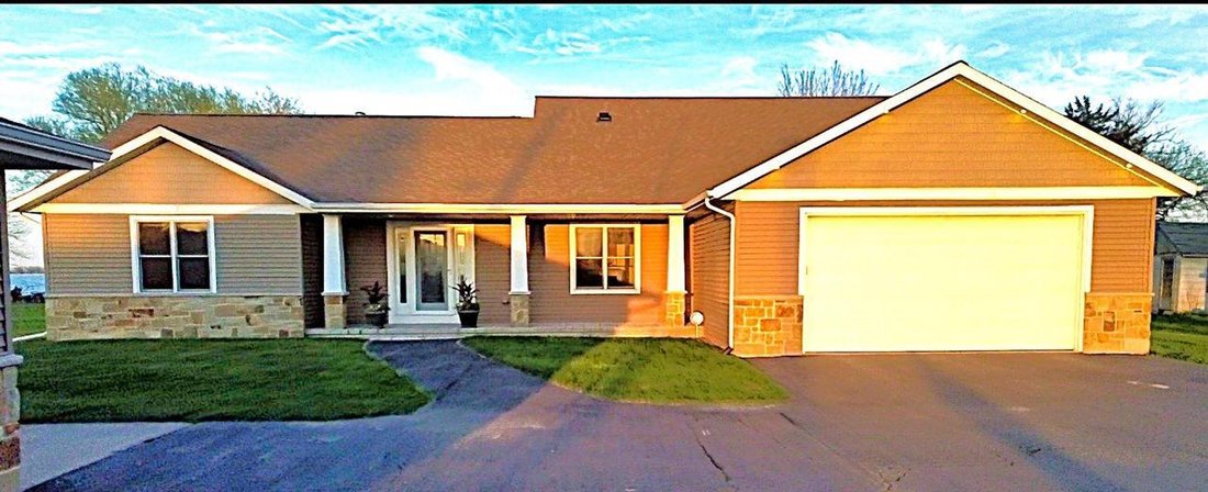 House in Oshkosh, Wisconsin, United States 4 - 17787477