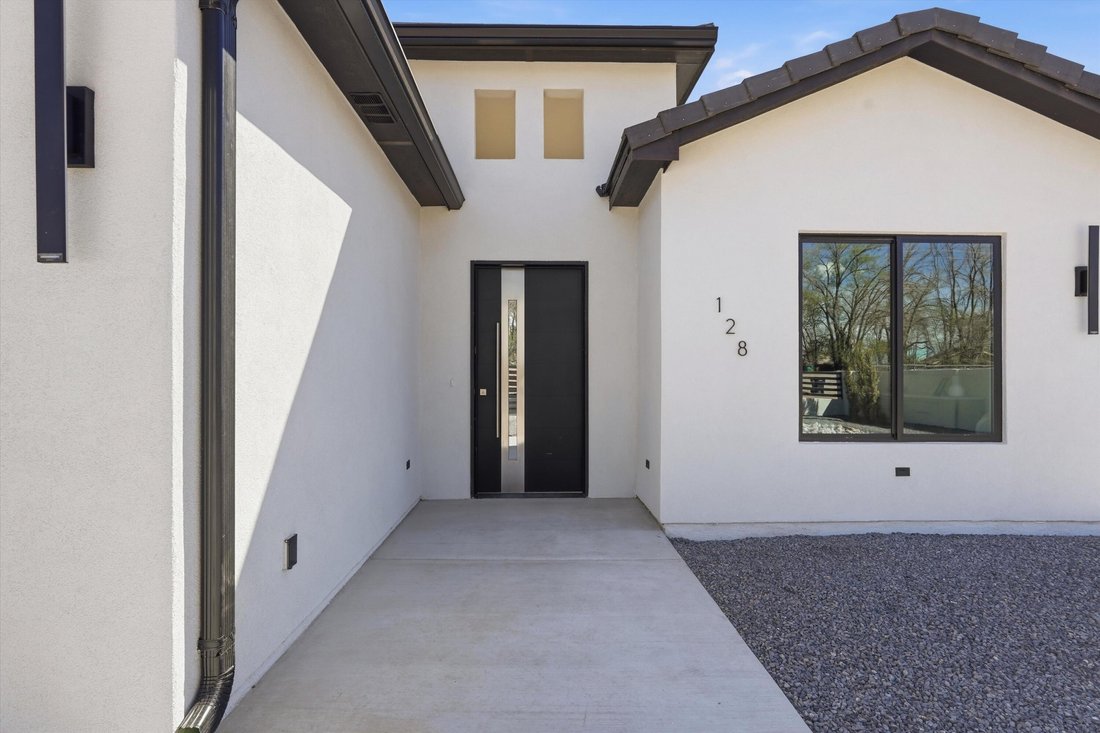 House in Los Ranchos de Albuquerque, New Mexico, United States 3 - 17792432