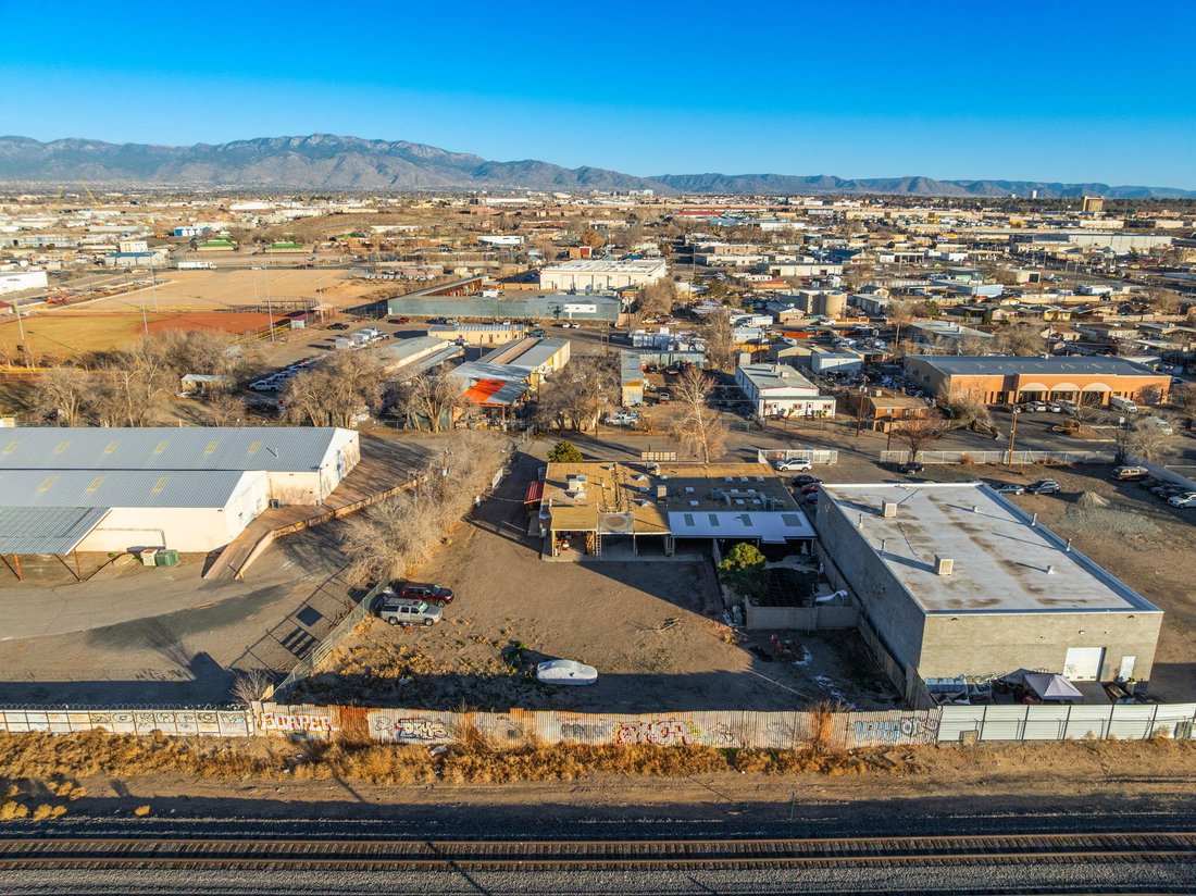 House in Los Ranchos de Albuquerque, New Mexico, United States 3 - 17792552