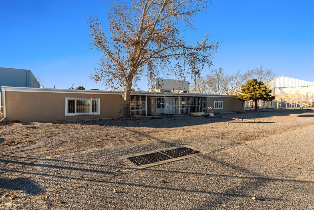 House in Los Ranchos de Albuquerque, New Mexico, United States 5 - 17792552