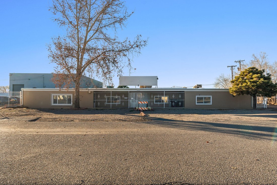 House in Los Ranchos de Albuquerque, New Mexico, United States 4 - 17792552