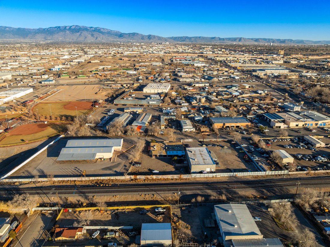 House in Los Ranchos de Albuquerque, New Mexico, United States 2 - 17792552