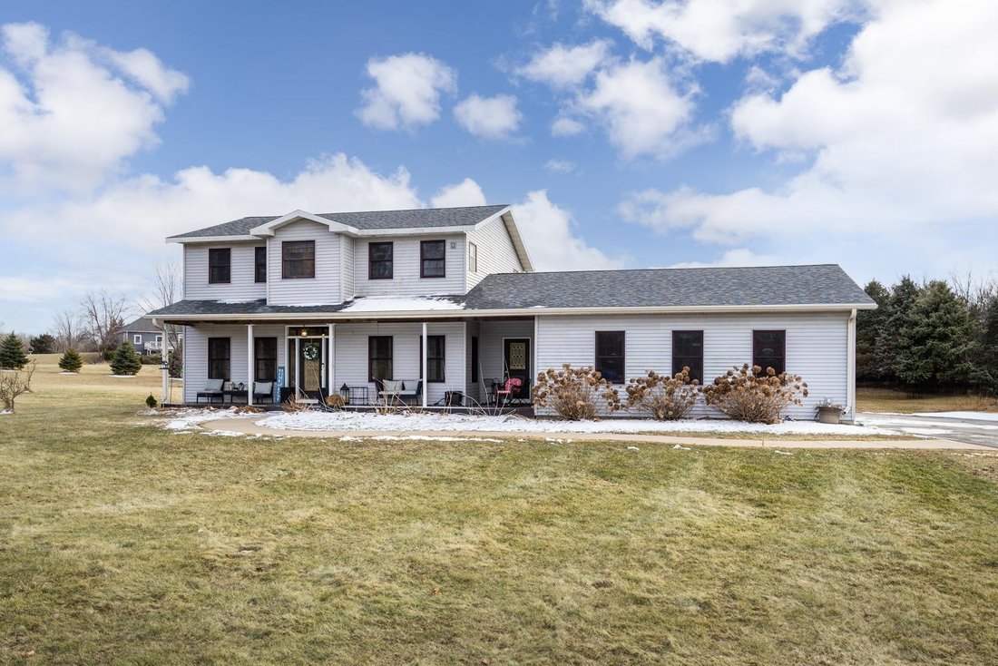 House in Delavan, Wisconsin, United States 2 - 17792676