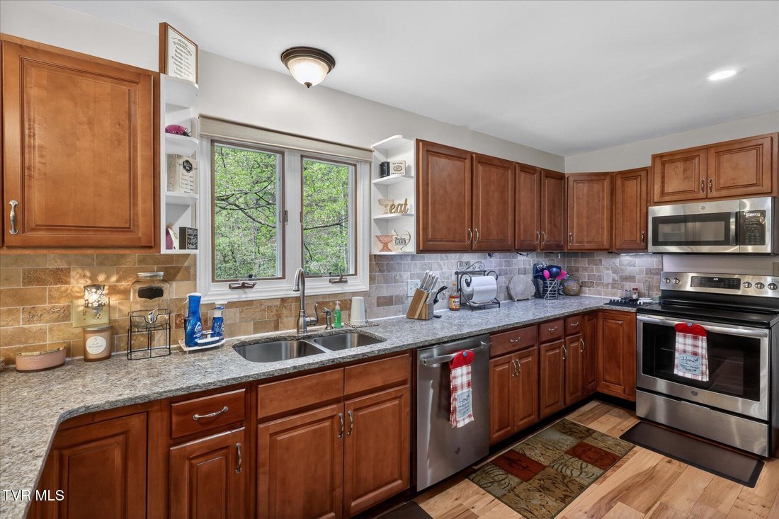 House in Elizabethton, Tennessee, United States 3 - 17791385