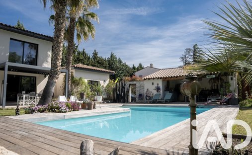 House in Montfavet Banlieue, Avignon, France 1