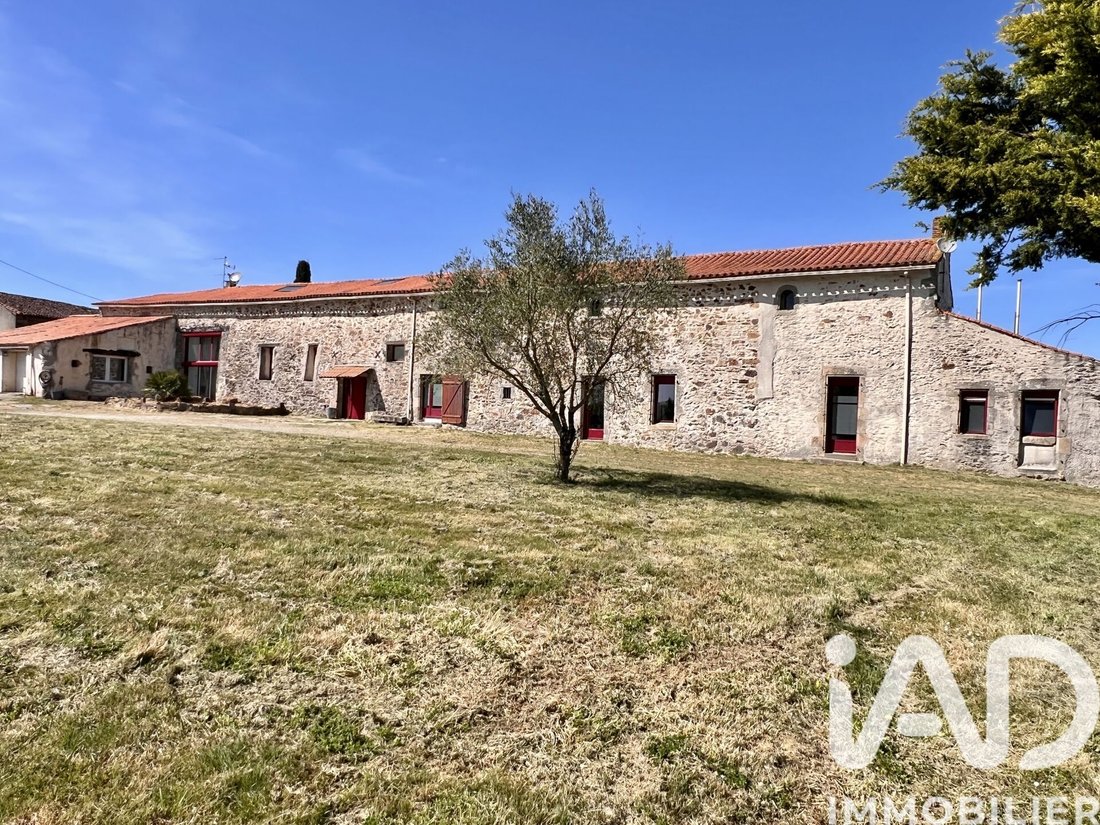 House in Saint-Denis-la-Chevasse, Pays de la Loire, France 2 - 17797180