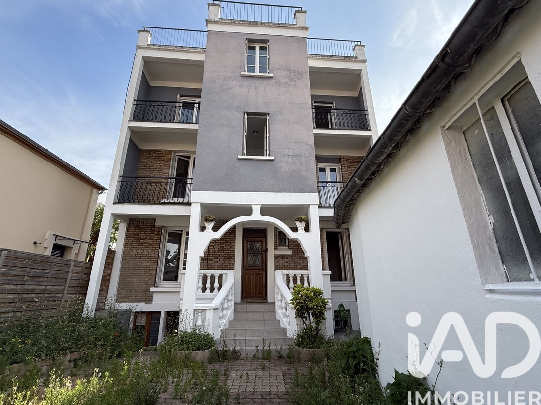 Plateau, Nanterre, France 1 - 17796940