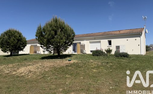 House in Jonzac, Nouvelle-Aquitaine, France 1