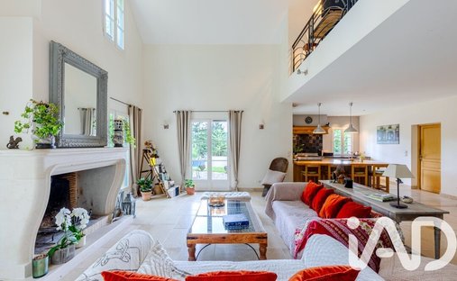 House in Bethemont-la-Foret, Ile-de-France, France 1