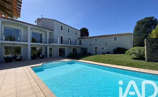 House in Arrondissement of La Roche-sur-Yon, Pays de la Loire, France 1