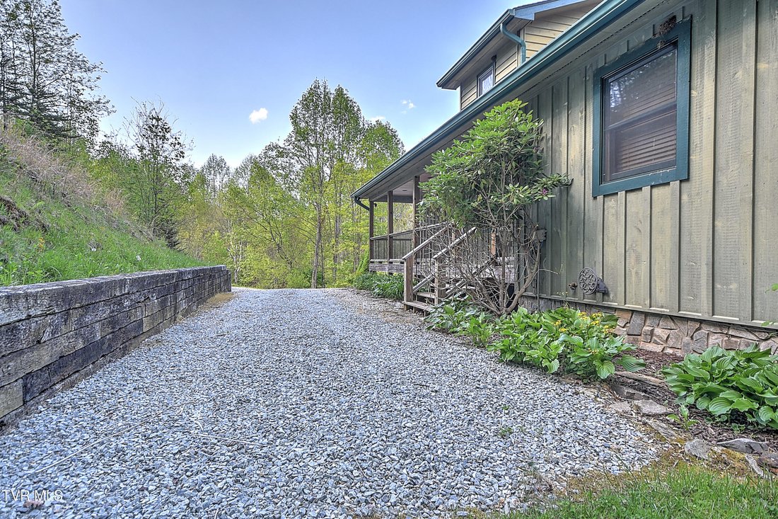 House in Roan Mountain, Tennessee, United States 4 - 17791392