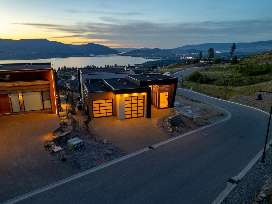 House in Kelowna, British Columbia, Canada 3 - 17242049