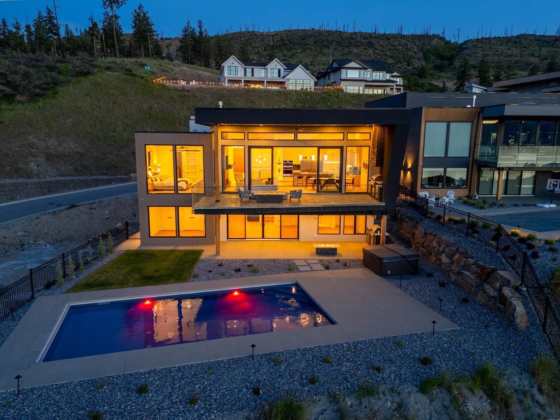 House in Kelowna, British Columbia, Canada 2 - 17242049