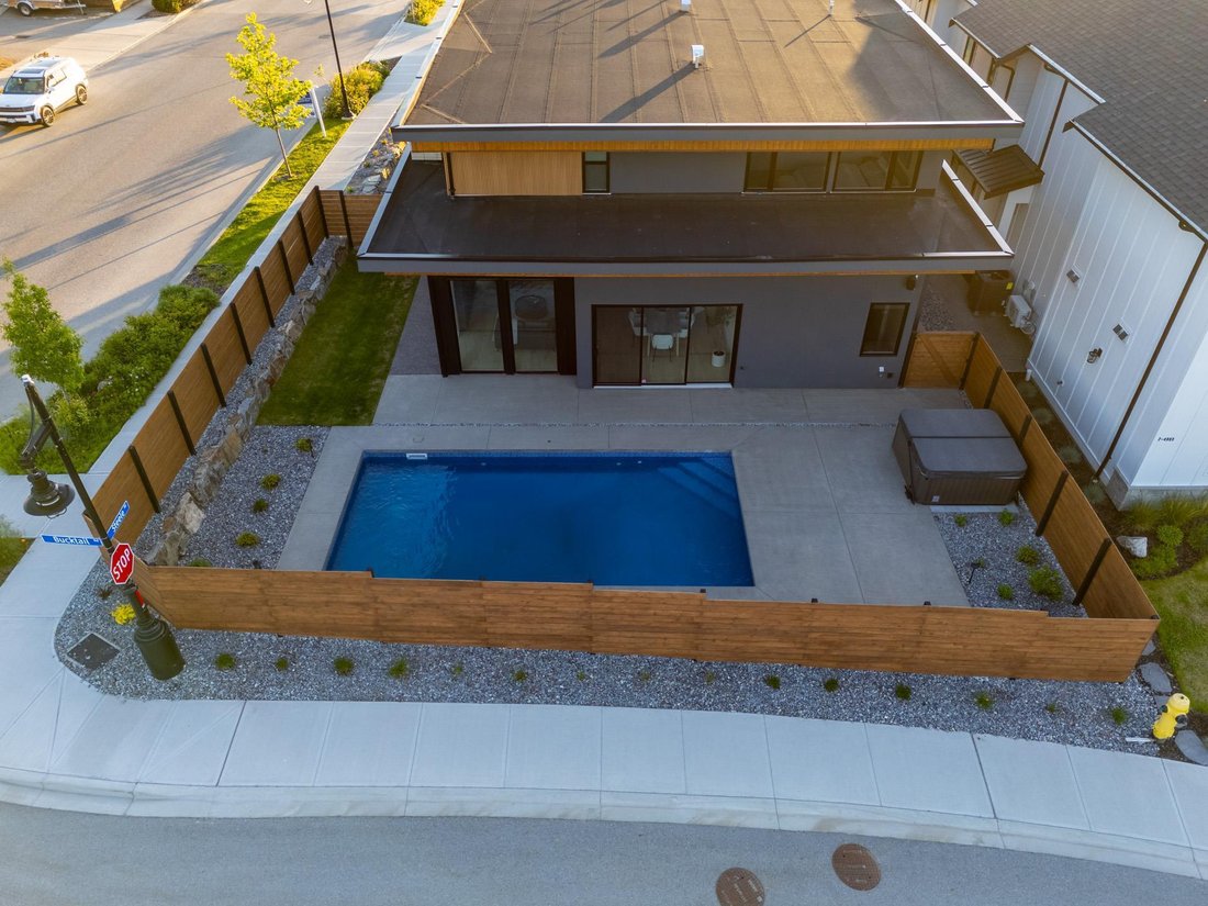 House in Kelowna, British Columbia, Canada 4 - 17242079