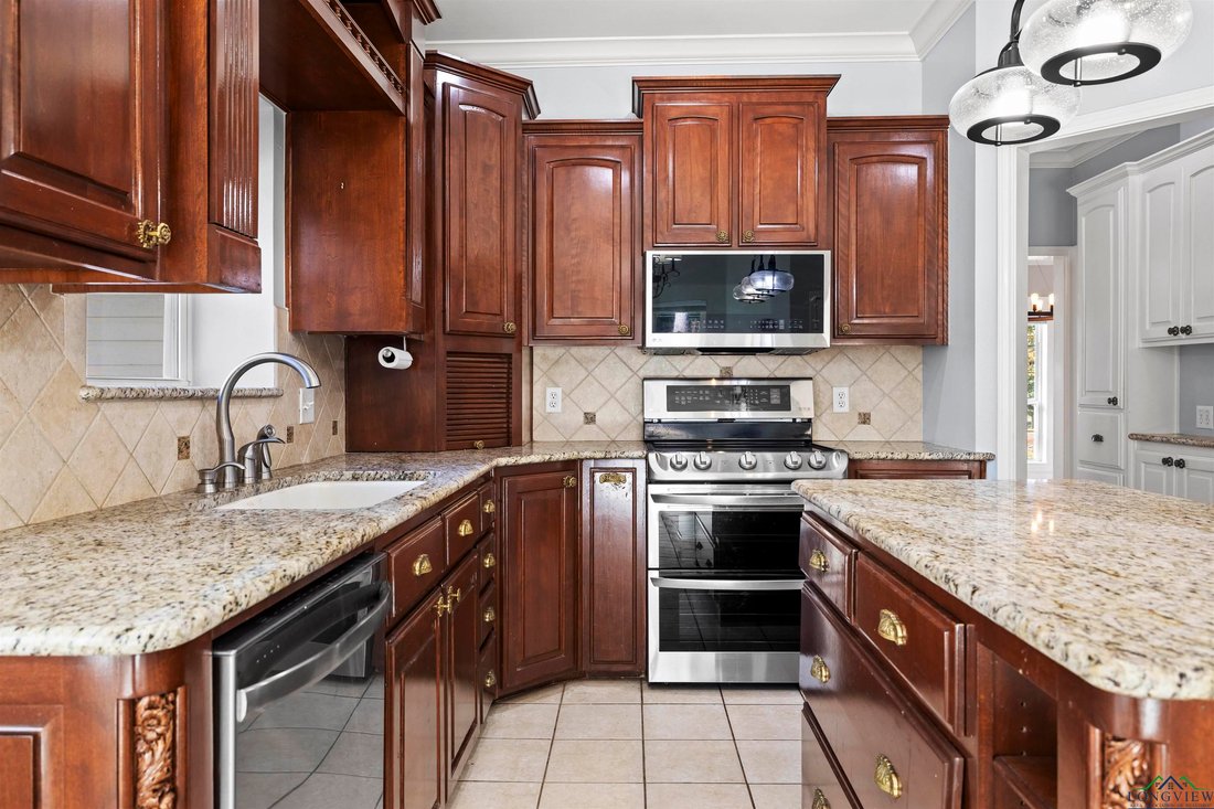 House in Gladewater, Texas, United States 4 - 17792139