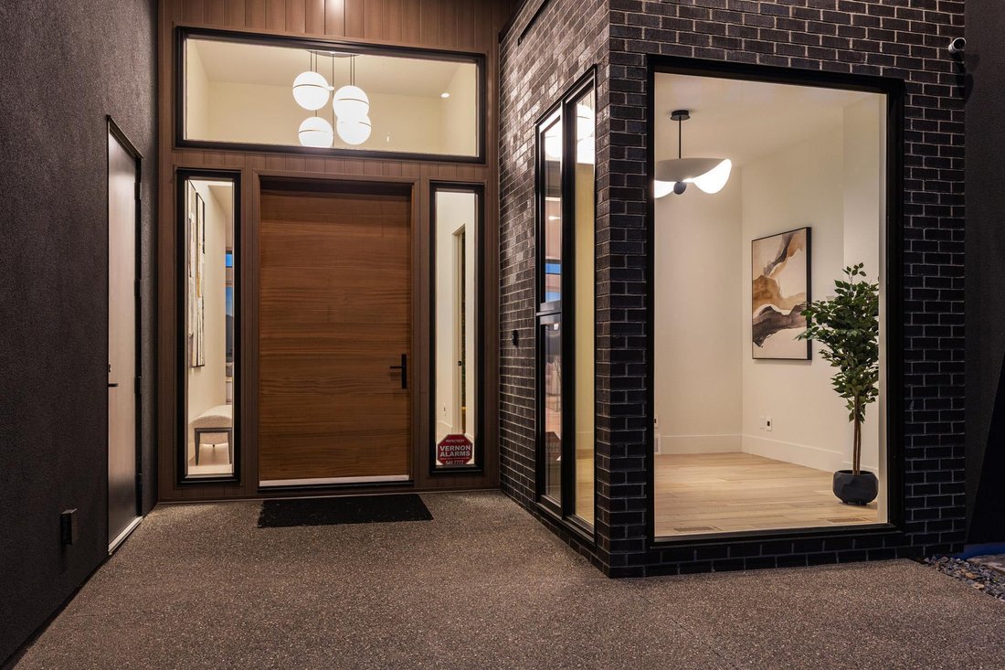 House in Kelowna, British Columbia, Canada 4 - 17242049