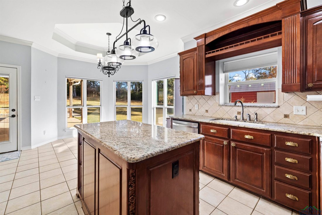 House in Gladewater, Texas, United States 5 - 17792139