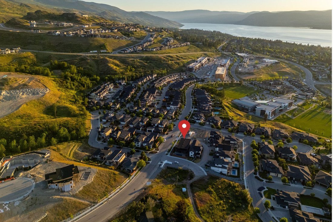House in Kelowna, British Columbia, Canada 2 - 17242079