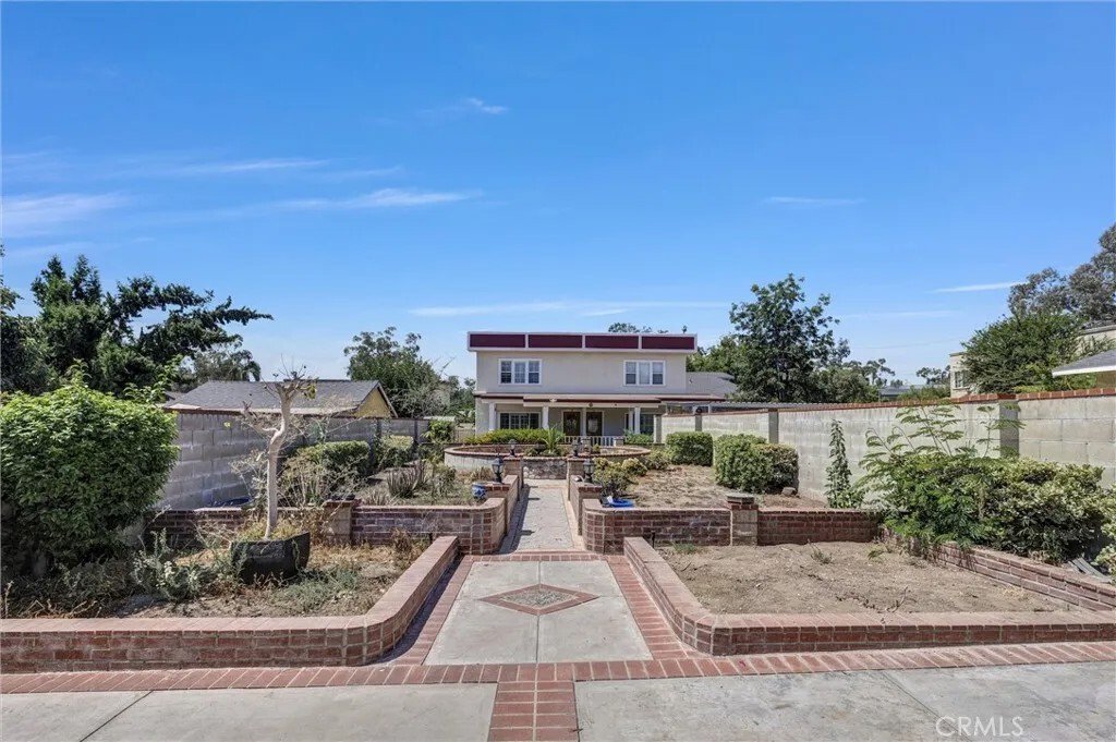 Altadena, California, United States 4 - 17799264