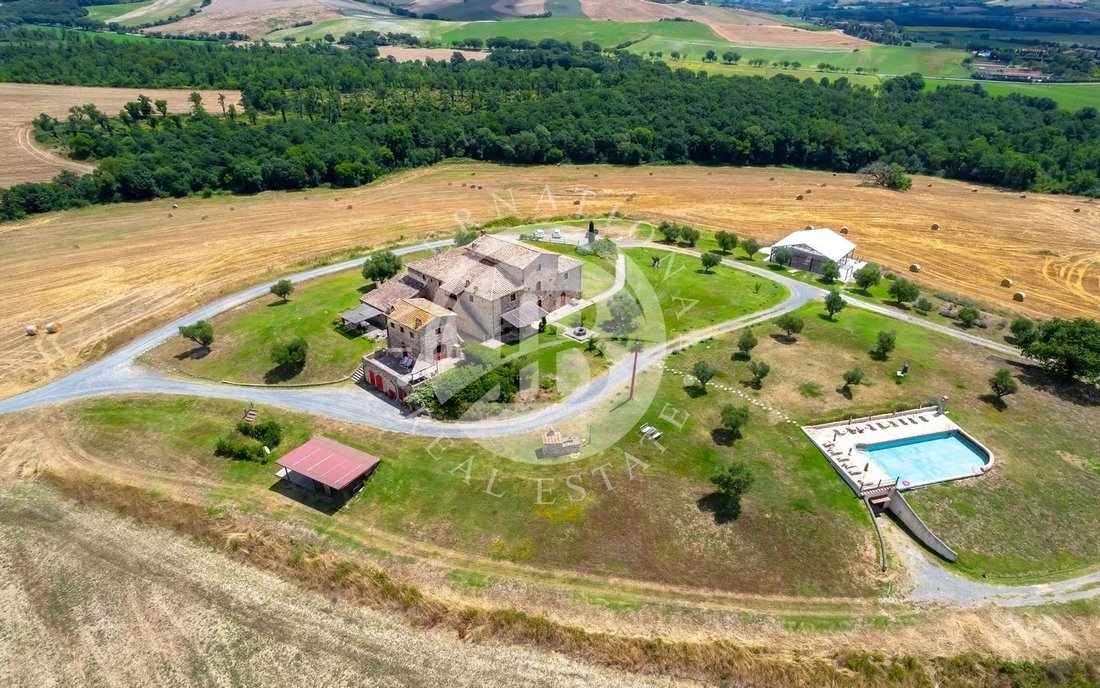 Villa in Montecatini Val di Cecina, Tuscany, Italy 1 - 17796308