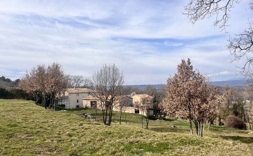 Estate in Lacoste, Provence-Alpes-Côte d'Azur, France 1