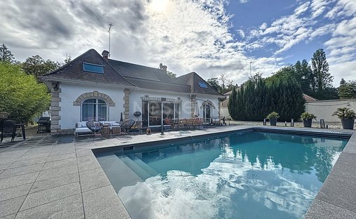 House in Ouest, Lamorlaye, France 1