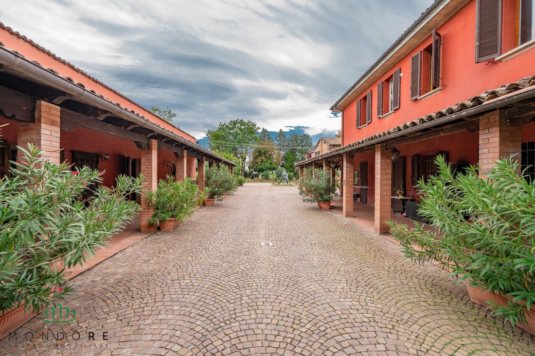 Villa in Castel San Pietro Terme, Emilia-Romagna, Italy 2 - 17800795
