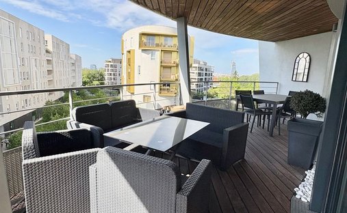Apartment in Espaces Jeunes, Issy-les-Moulineaux, France 1