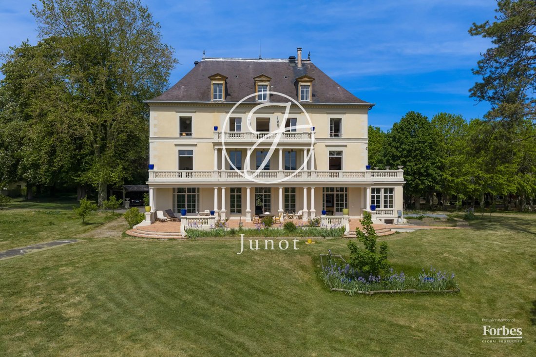 Castle in Briand Leclerc, Sens, France 1 - 17445089