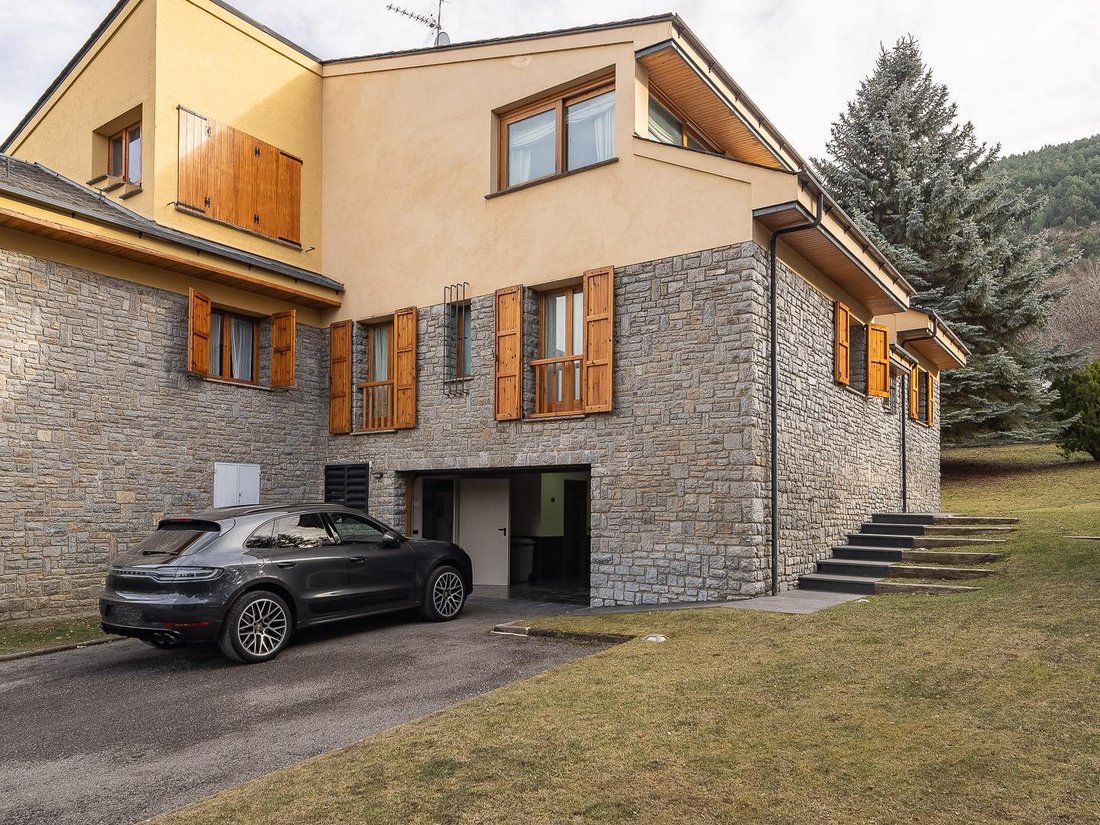 Villa in Alp, Catalonia, Spain 4 - 16988046