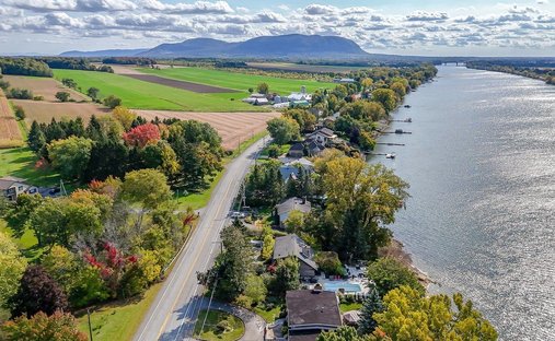 Land in Mont-Saint-Hilaire, Quebec, Canada 1