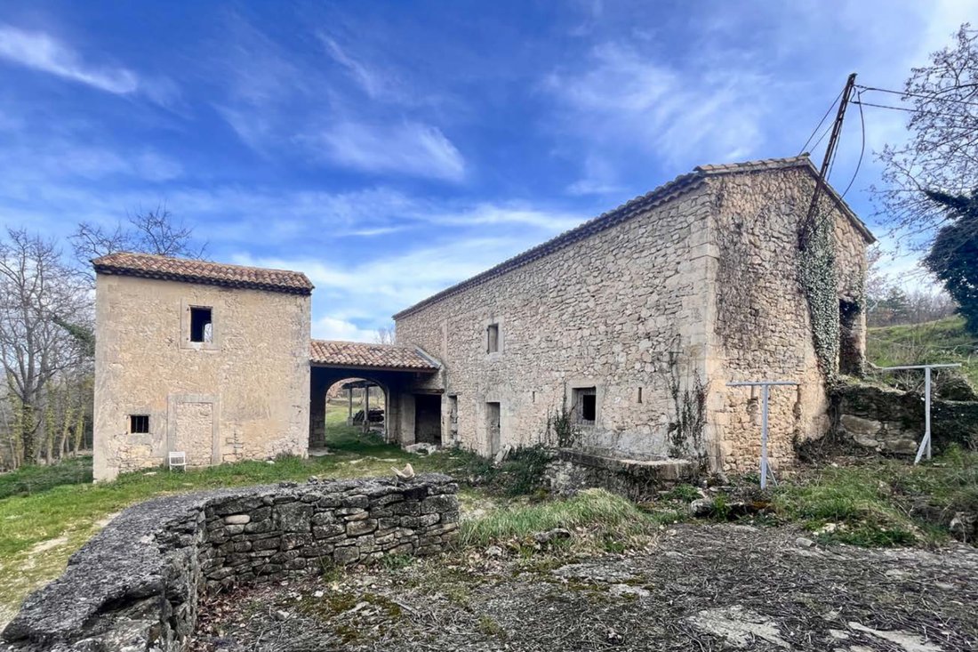 Estate in Lacoste, Provence-Alpes-Côte d'Azur, France 2 - 17796270