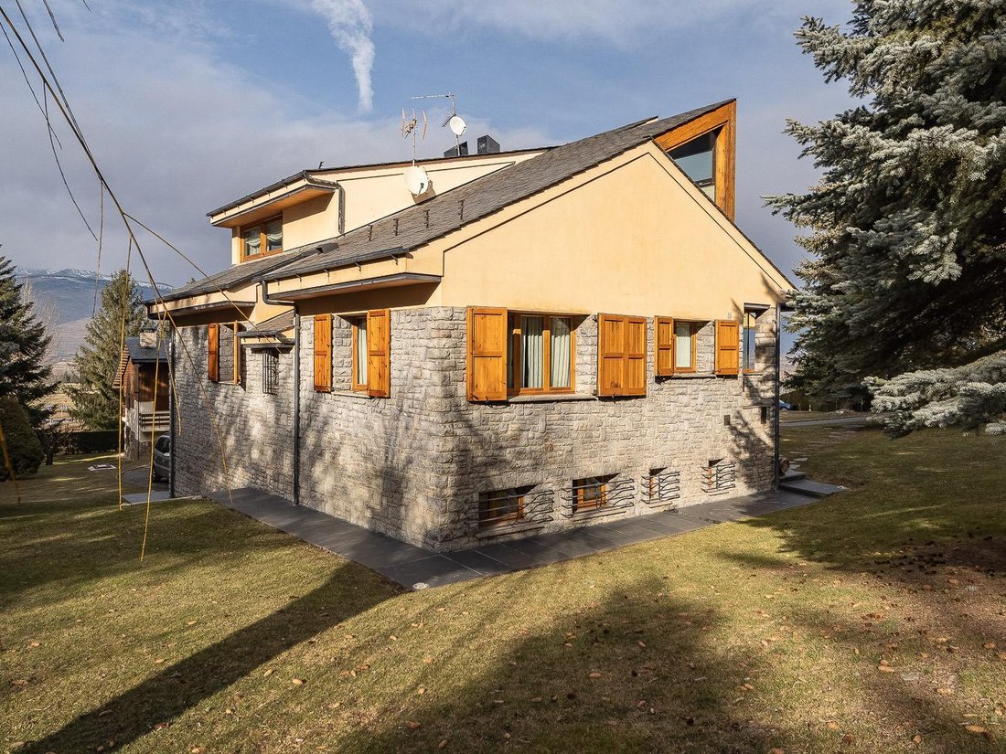 Villa in Alp, Catalonia, Spain 2 - 16988046