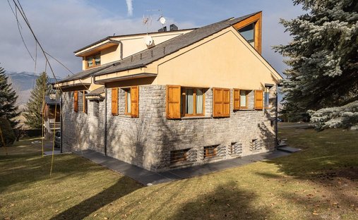 Villa in Alp, Katalonien, Spanien 1