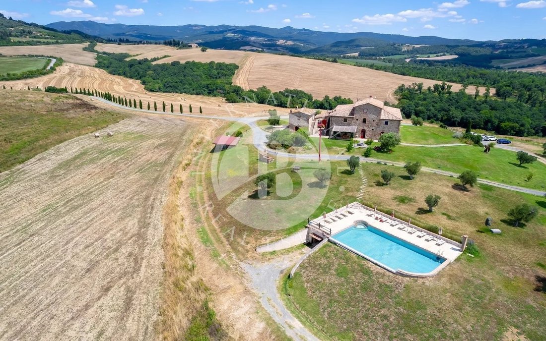 Villa in Montecatini Val di Cecina, Tuscany, Italy 2 - 17796308