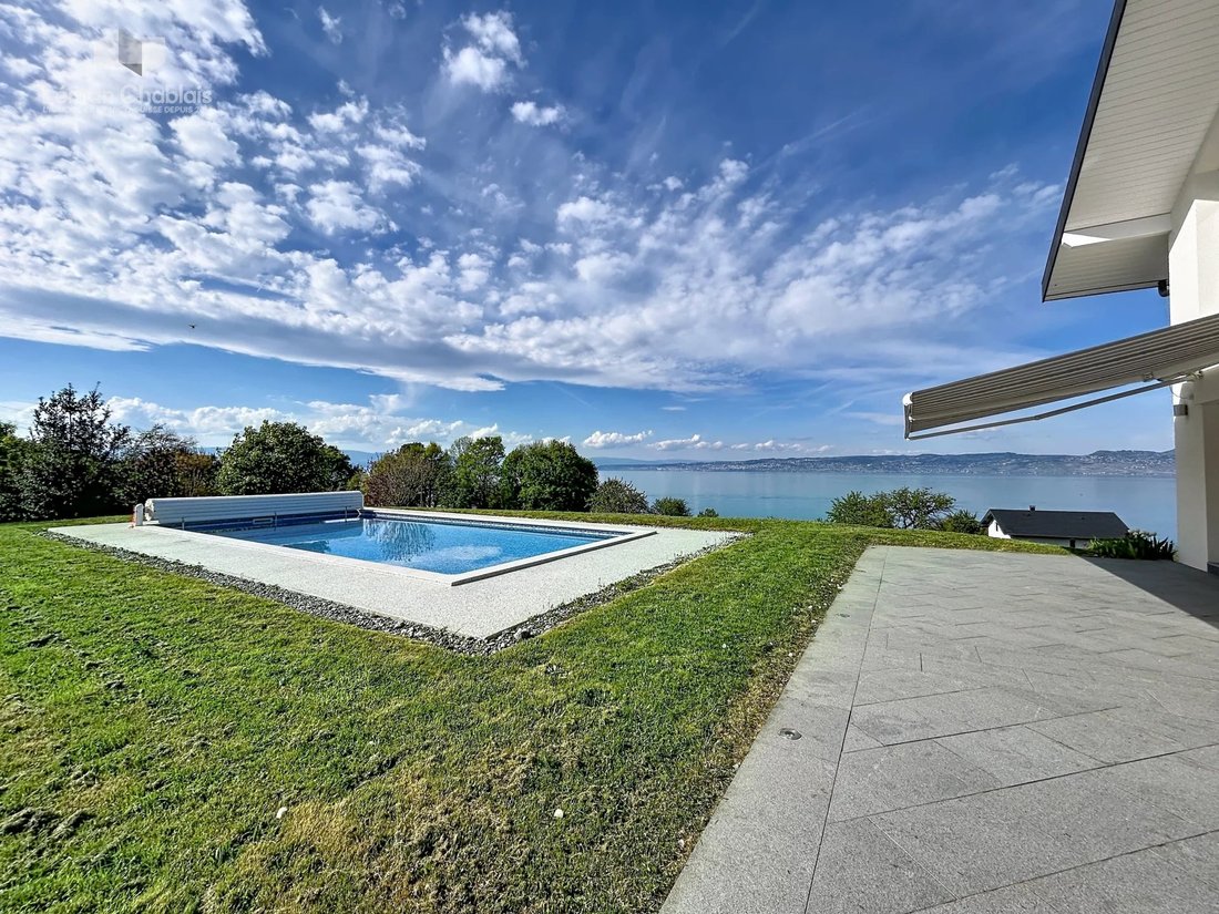 Villa in Evian-les-Bains, Auvergne-Rhône-Alpes, France 1 - 17733383