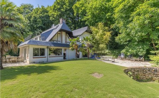 Estate in Vauhallan, Île-de-France, France 1