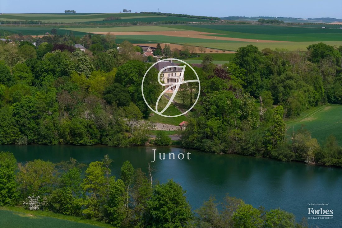 Castle in Briand Leclerc, Sens, France 4 - 17445089