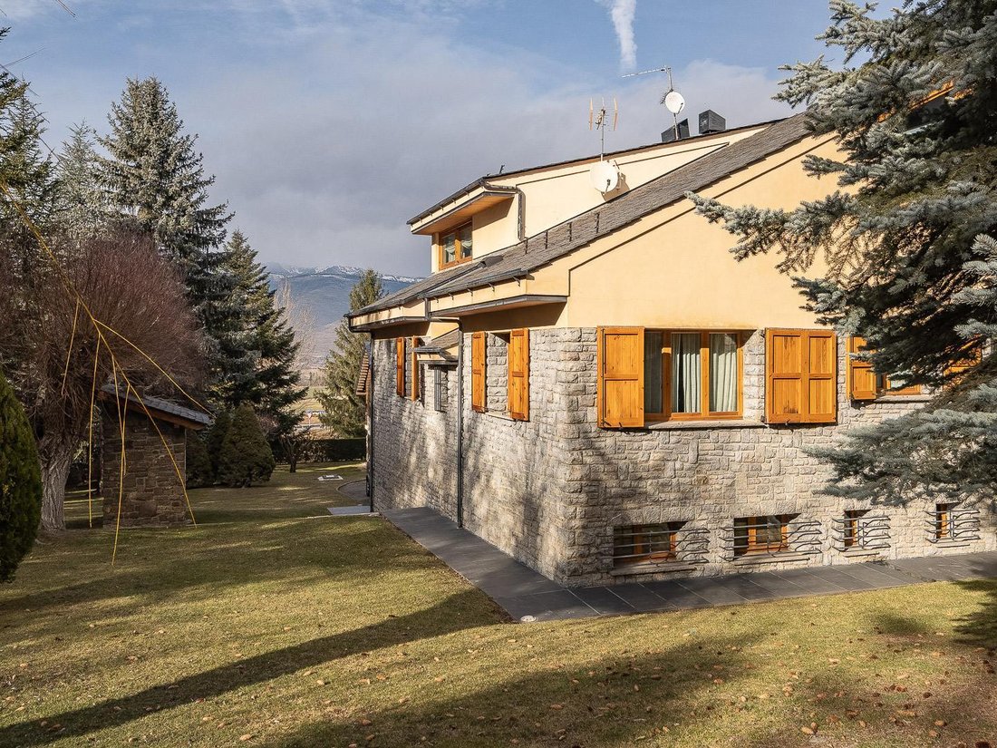 Villa in Alp, Catalonia, Spain 1 - 16988046
