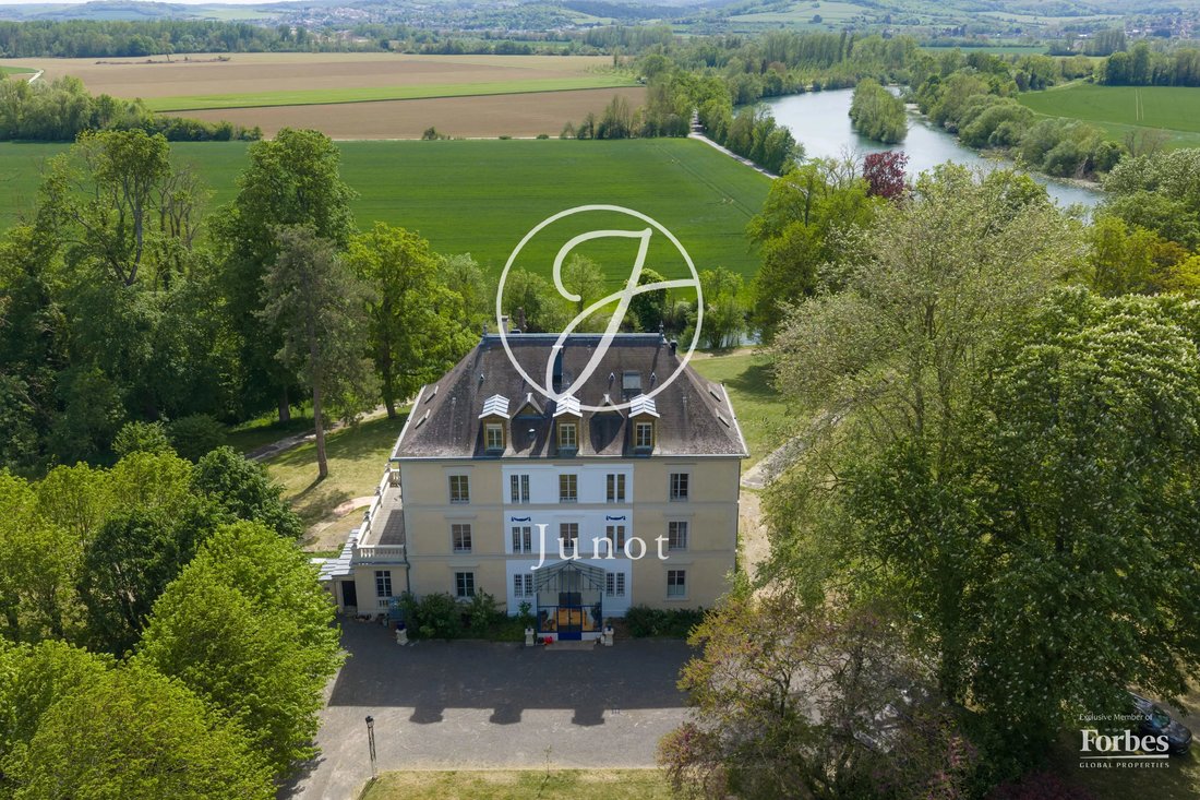 Castle in Briand Leclerc, Sens, France 5 - 17445089