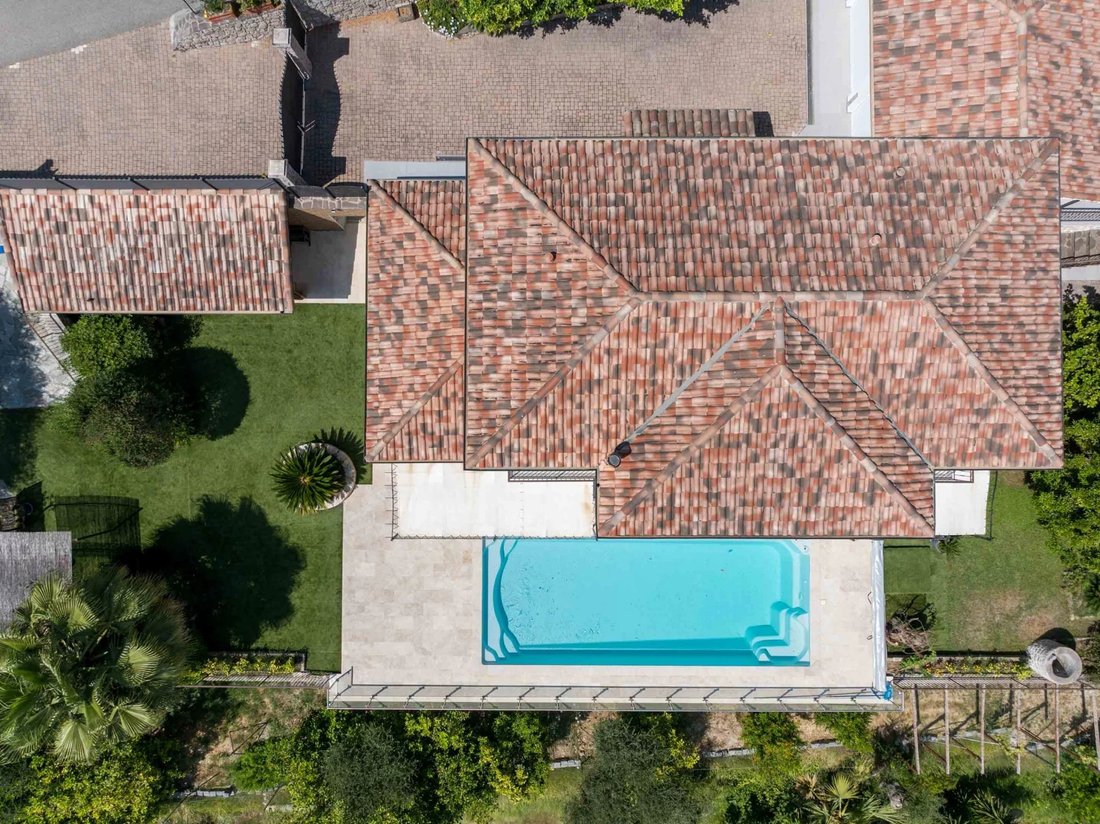 Villa in Falicon, Provence-Alpes-Côte d'Azur, France 1 - 17795286