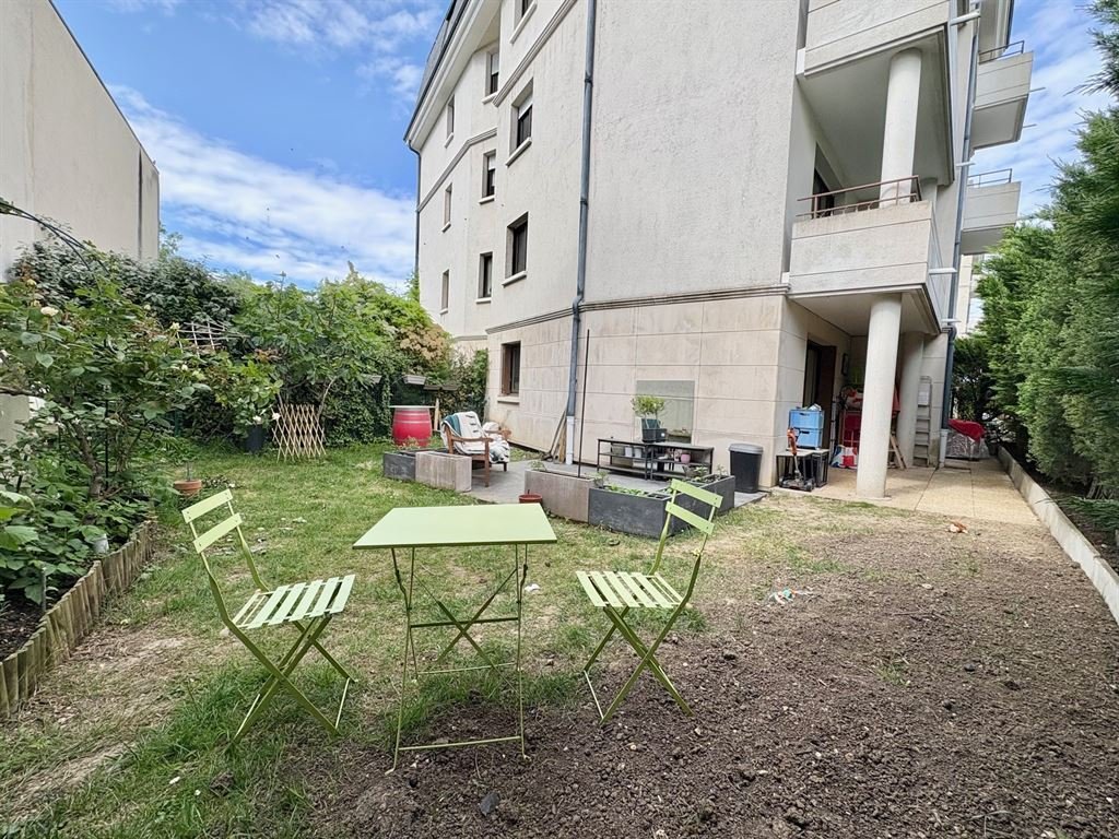 Apartment in Espaces Jeunes, Issy-les-Moulineaux, France 3 - 17043025