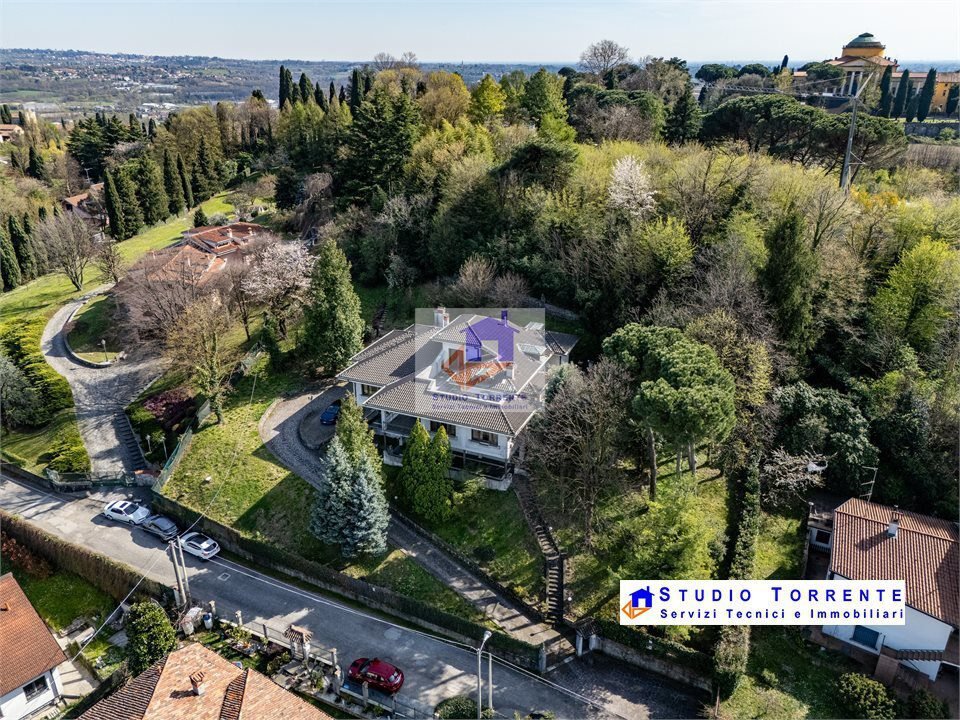 Villa in Como Borghi, Como, Lombardy 1 - 17780756