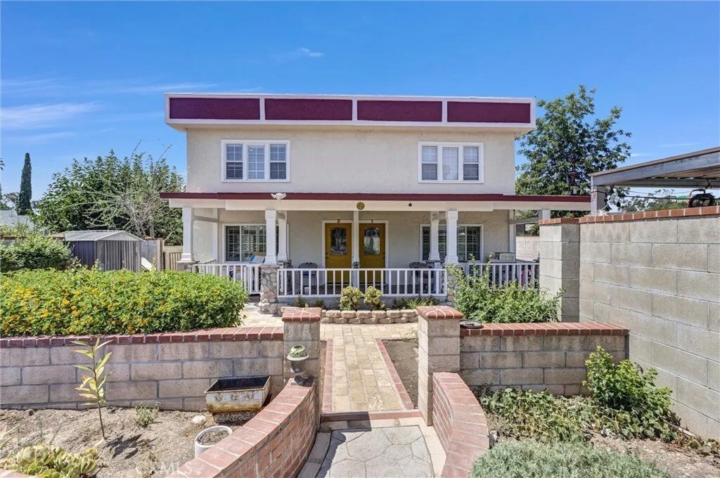 Altadena, California, United States 1 - 17799264