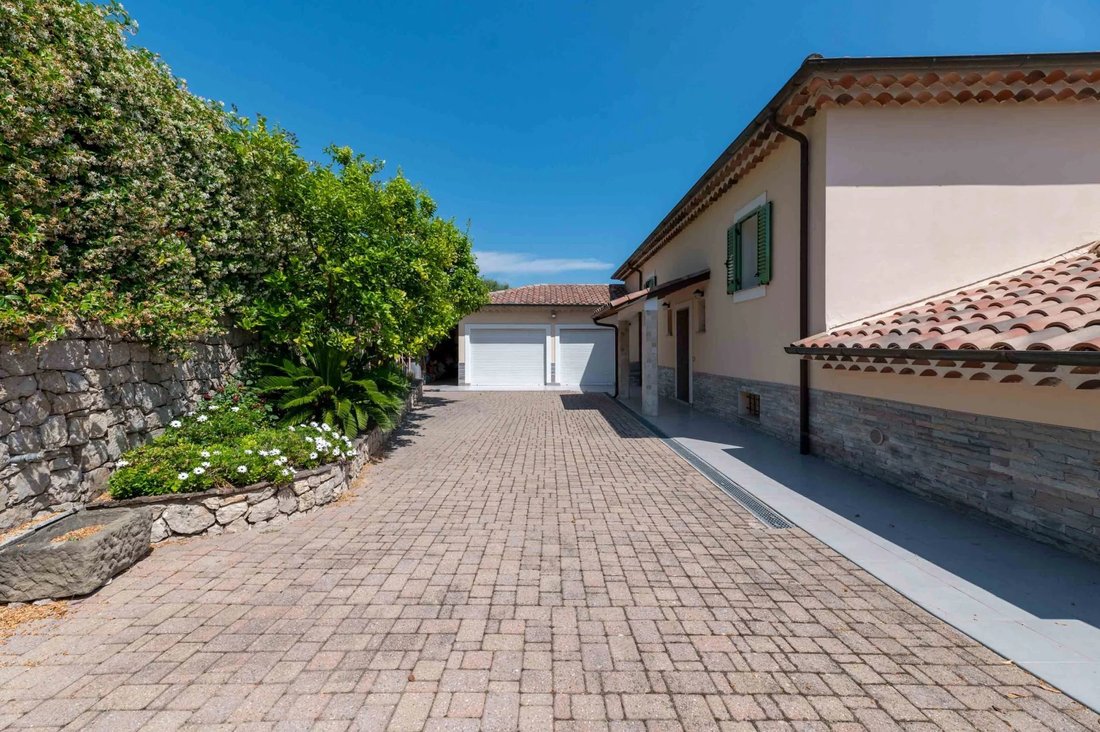 Villa in Falicon, Provence-Alpes-Côte d'Azur, France 5 - 17795286