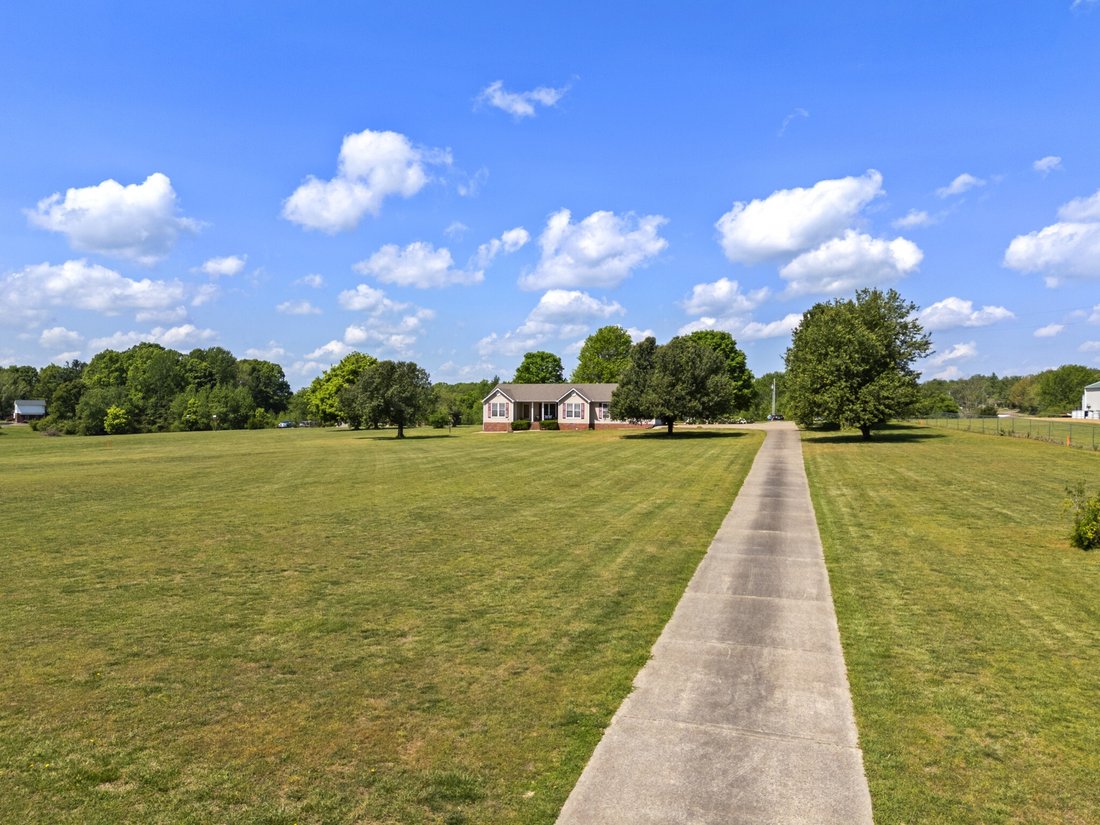 House in Dickson, Tennessee, United States 1 - 17795804